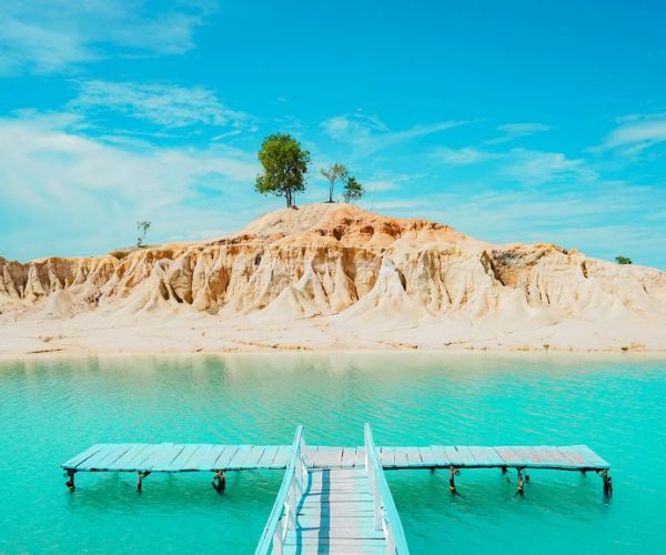 sand-dune-blue-lake-bintan-768x576